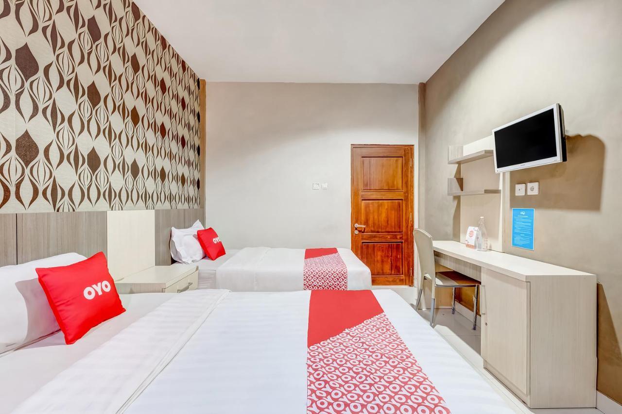 Oyo Flagship 3726 Tembok Batu Residence Tugu Exterior foto