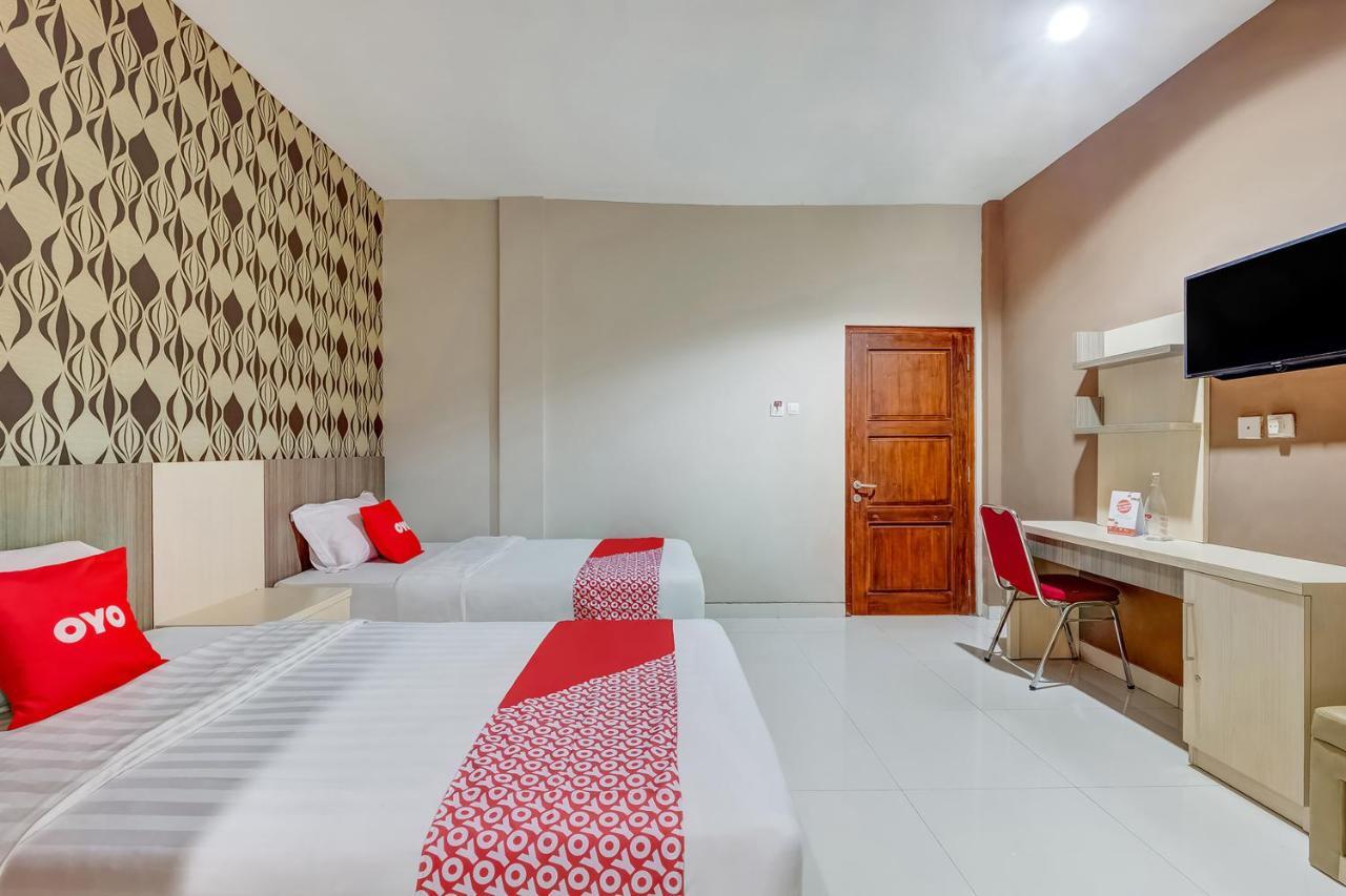 Oyo Flagship 3726 Tembok Batu Residence Tugu Exterior foto