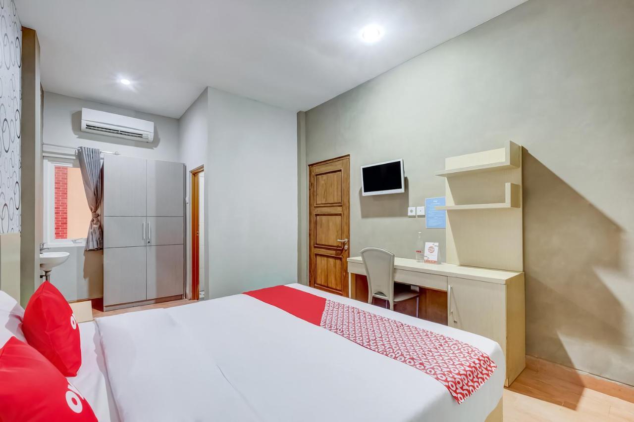 Oyo Flagship 3726 Tembok Batu Residence Tugu Exterior foto