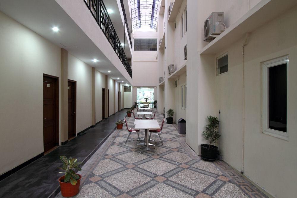 Oyo Flagship 3726 Tembok Batu Residence Tugu Exterior foto